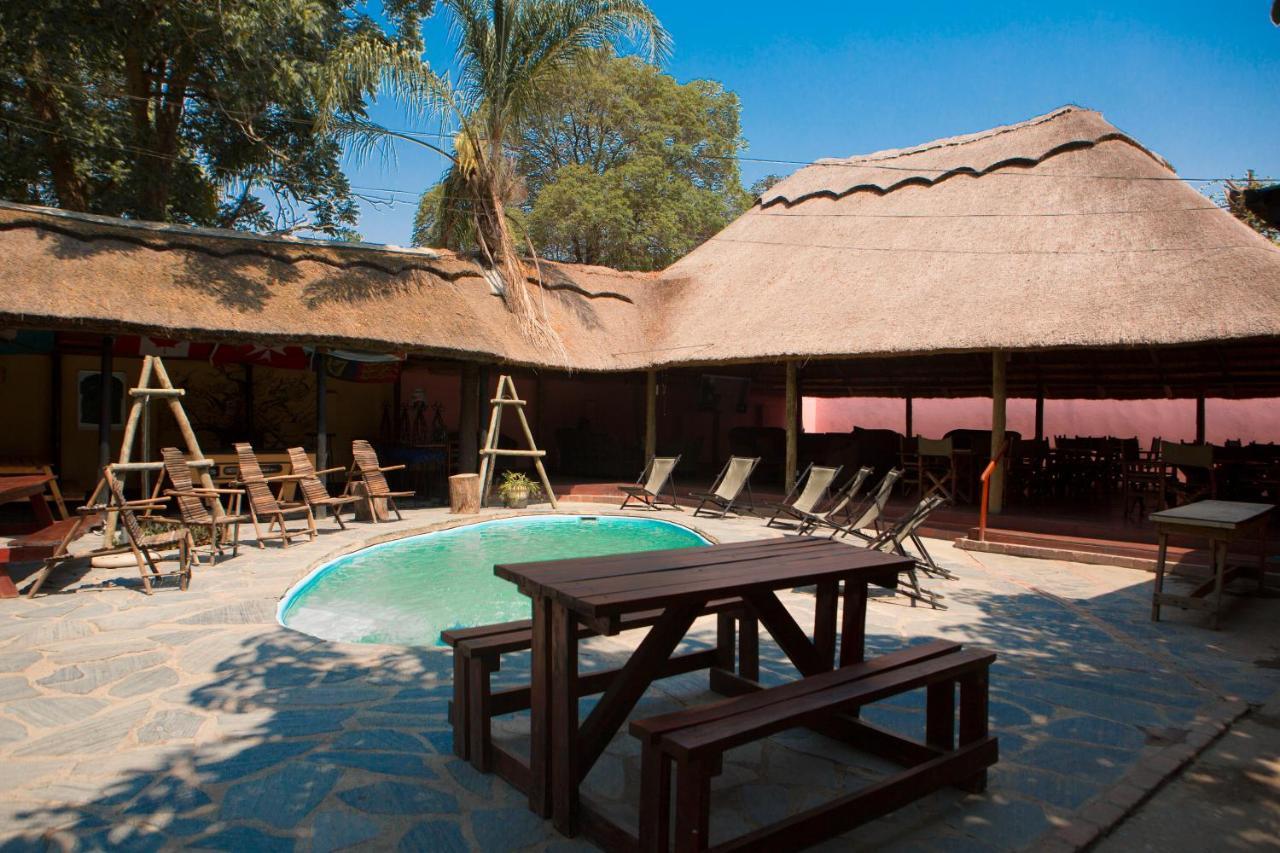 Хостел Lusaka Backpackers Экстерьер фото
