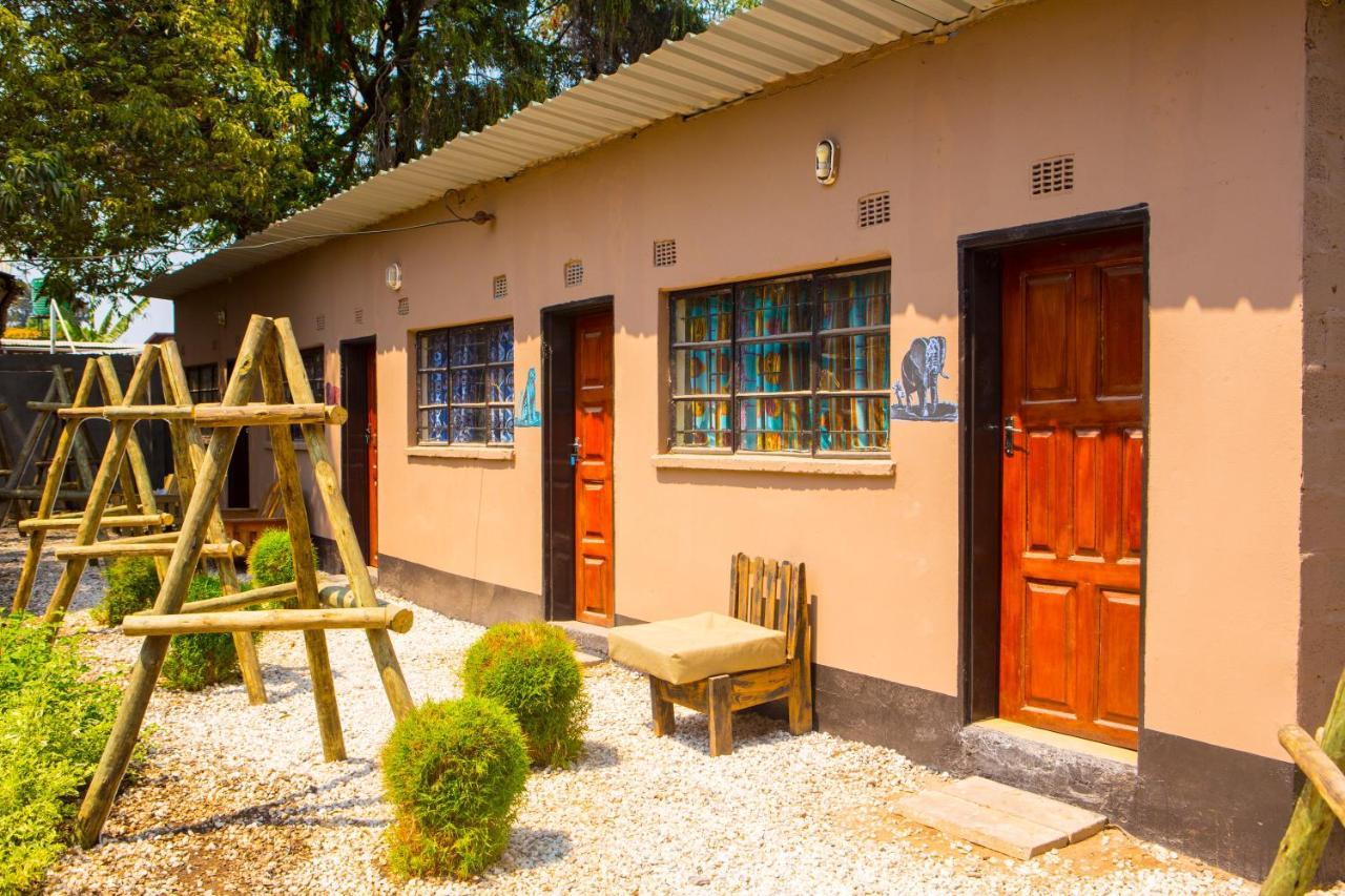 Хостел Lusaka Backpackers Экстерьер фото