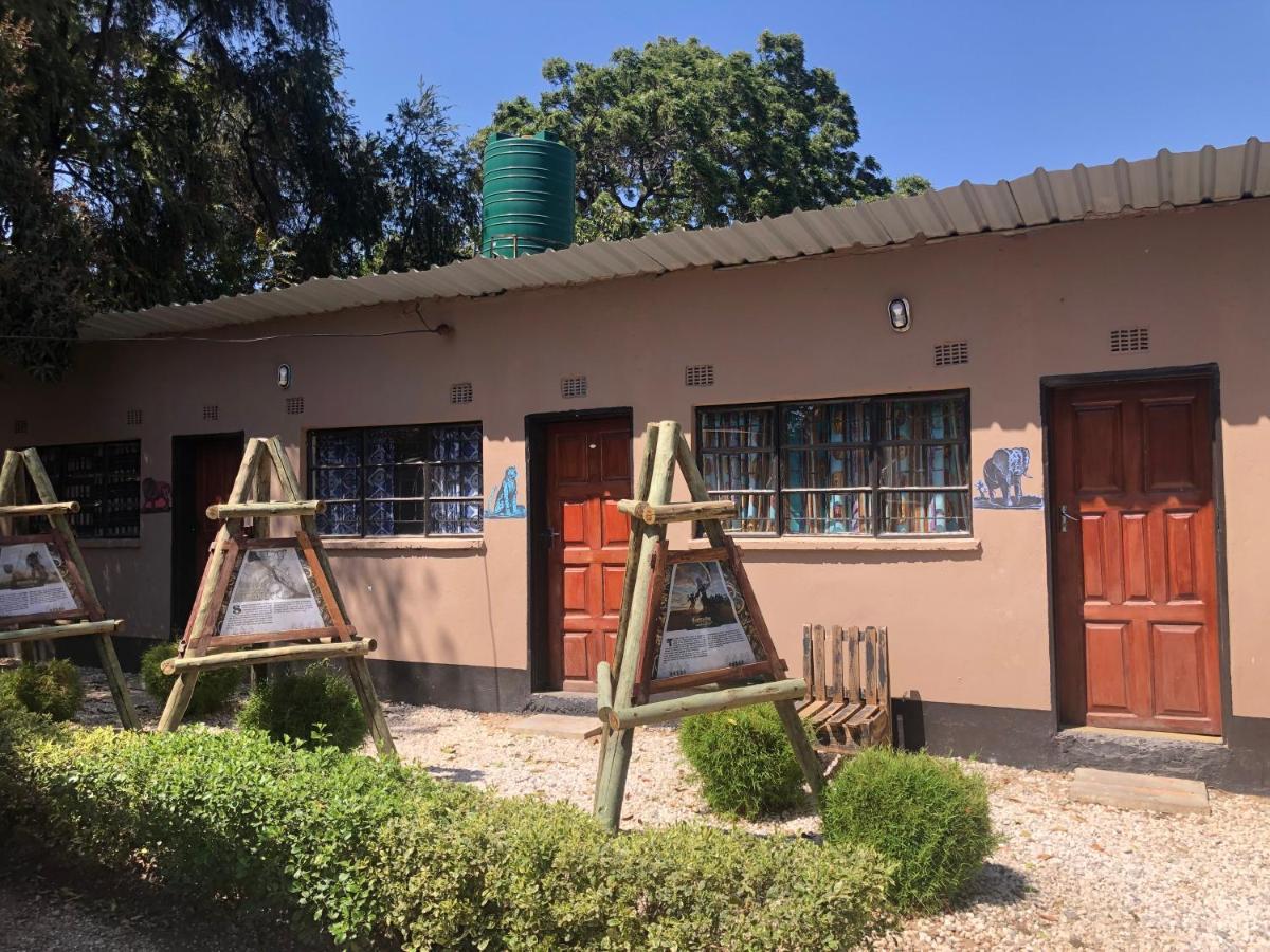 Хостел Lusaka Backpackers Экстерьер фото