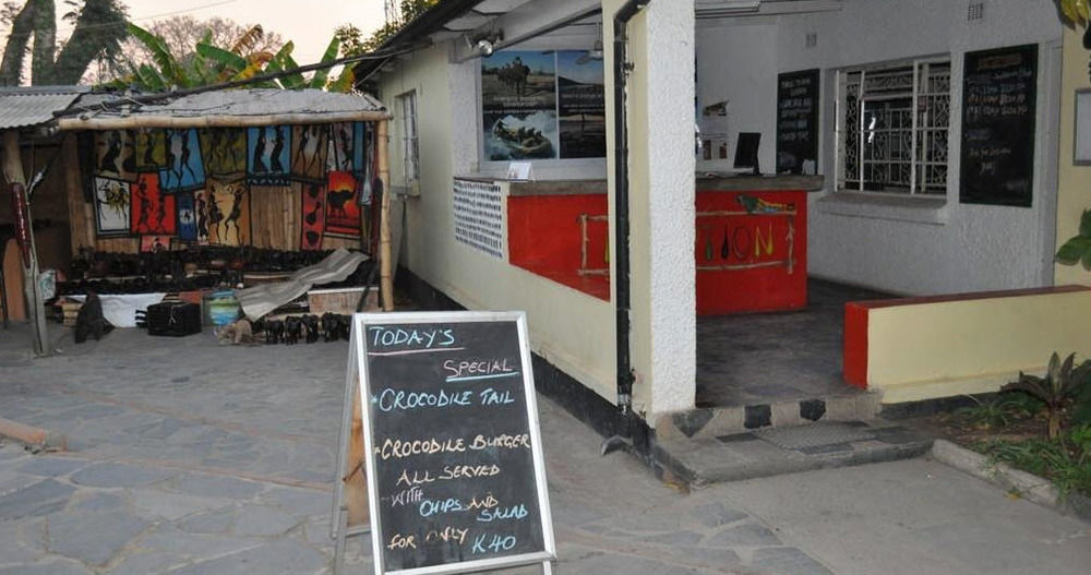 Хостел Lusaka Backpackers Экстерьер фото